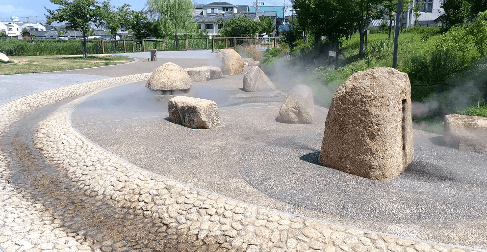 大阪府松原市の北新町大池公園(愛称：なかよしマッキー公園)のミスト噴水/せせらぎ流水画像2